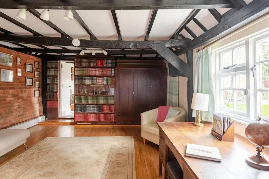 Cozy One-Bedroom Cottage In Great Tey Exterior foto